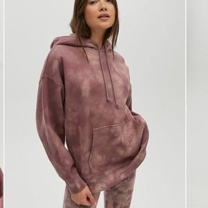Aritzia TNA cozyAF tie dye hoodie bike shorts set